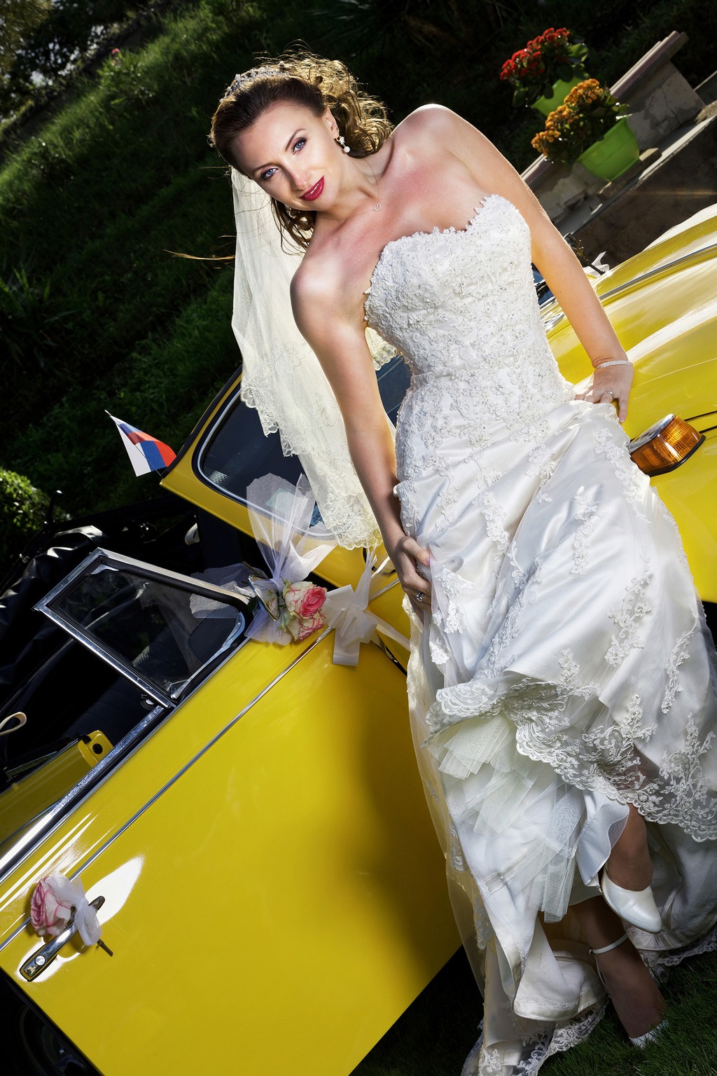 Portrait de mariée avec voiture de collection réalisé à Rennes